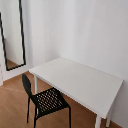 Albergue Ducq In Barcelona